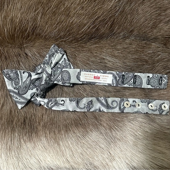 NWT Carrot & Gibbs Grey & Black Paisley 100% Silk Bow Tie - Picture 4 of 10